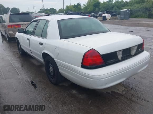 ✅ 2008 Ford Police Interceptor • VIN: 2FAFP71V08X162688 • Lot: 42634073. Listed on IAAI with 144,137 mi. Free auction sales archive from the USA and detailed vehicle history report at DreamBid. Image 3.