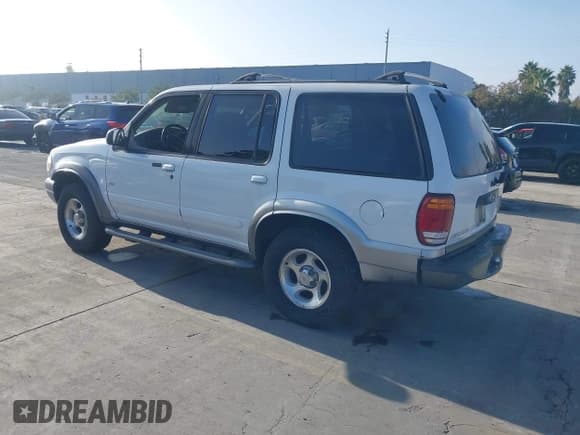 ✅ 2000 Ford Explorer XLT • VIN: 1FMZU63PXYZA87657 • Лот: 43799939. Опубликован ранее на IAAI с пробегом 204 262 миль. Бесплатный доступ к архиву аукционных продаж из США и подробный отчёт об истории автомобиля на DreamBid. Изображение 3.