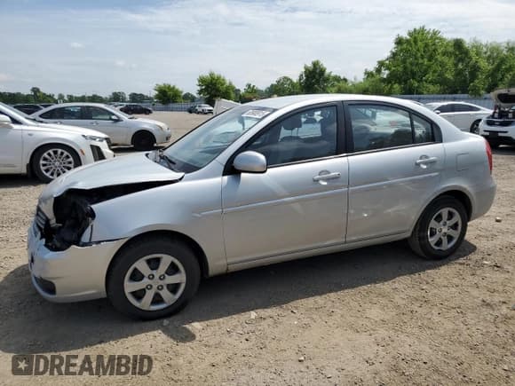 ✅ 2010 Hyundai Accent GL • VIN: KMHCN4BC4AU460068 • Лот: 60900915. Опубликован ранее на Copart с пробегом 242 708 миль. Бесплатный доступ к архиву аукционных продаж из США и подробный отчёт об истории автомобиля на DreamBid. Изображение 1.