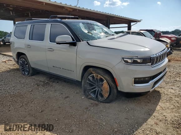 ✅ 2022 Jeep Grand Wagoneer Series III • VIN: 1C4SJVGJ3NS141643 • Лот: 65891495. Опубликован ранее на Copart с пробегом Не указан. Бесплатный доступ к архиву аукционных продаж из США и подробный отчёт об истории автомобиля на DreamBid. Изображение 4.