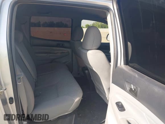 ✅ 2015 Toyota Tacoma PreRunner • VIN: 5TFKU4HN1FX006443 • Lot: 42396815. Listed on IAAI with 176,592 mi. Free auction sales archive from the USA and detailed vehicle history report at DreamBid. Image 8.