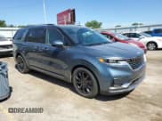 ✅ 2024 Kia Carnival SX • VIN: KNDNE5H39R6318793 • Лот: 65808655. Опубликован ранее на Copart с пробегом 57 648 миль. Бесплатный доступ к архиву аукционных продаж из США и подробный отчёт об истории автомобиля на DreamBid. Изображение 4.