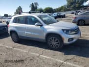 ✅ 2012 Volkswagen Tiguan SE • VIN: WVGAV7AXXCW517605 • Lot: 63290435. Wystawiony na Copart z przebiegiem 129 612 mil. Bezpłatny archiwum sprzedaży aukcyjnych z USA i szczegółowy raport historii pojazdu na DreamBid. Zdjęcie 4.