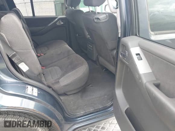 ✅ 2006 Nissan Pathfinder SE • VIN: 5N1AR18W06C665296 • Lot: 43401329. Wystawiony na IAAI z przebiegiem 212 717 mil. Bezpłatny archiwum sprzedaży aukcyjnych z USA i szczegółowy raport historii pojazdu na DreamBid. Zdjęcie 8.