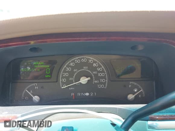 ✅ 2004 Lincoln Town Car Signature • VIN: 1LNHM81W74Y650763 • Лот: 42730451. Опубликован ранее на IAAI с пробегом 160 357 миль. Бесплатный доступ к архиву аукционных продаж из США и подробный отчёт об истории автомобиля на DreamBid. Изображение 7.