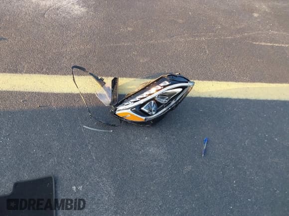 ✅ 2015 Mercedes-Benz C 300 • VIN: 55SWF4JB0FU069201 • Lot: 43059425. Wystawiony na IAAI z przebiegiem 167 477 mil. Bezpłatny archiwum sprzedaży aukcyjnych z USA i szczegółowy raport historii pojazdu na DreamBid. Zdjęcie 12.