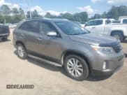 ✅ 2015 Kia Sorento EX • VIN: 5XYKU4A74FG627836 • Лот: 81930875. Опубликован ранее на Copart с пробегом 186 767 миль. Бесплатный доступ к архиву аукционных продаж из США и подробный отчёт об истории автомобиля на DreamBid. Изображение 4.