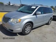 ✅ 2010 Chrysler Town & Country Touring • VIN: 2A4RR5D14AR350892 • Lot: 42641593. Wystawiony na IAAI z przebiegiem 97 493 mil. Bezpłatny archiwum sprzedaży aukcyjnych z USA i szczegółowy raport historii pojazdu na DreamBid. Zdjęcie 17.