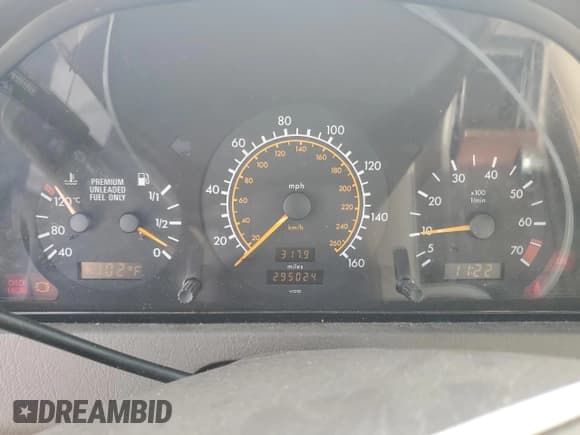 ✅ 1994 Mercedes-Benz C 2.8L • VIN: WDBHA28E5RF027599 • Лот: 86163345. Опубликован ранее на Copart с пробегом 295 024 миль. Бесплатный доступ к архиву аукционных продаж из США и подробный отчёт об истории автомобиля на DreamBid. Изображение 9.