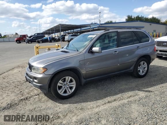 ✅ 2005 BMW X5 4.4i • VIN: 5UXFB53545LV10123 • Лот: 86133055. Опубликован ранее на Copart с пробегом Не указан. Бесплатный доступ к архиву аукционных продаж из США и подробный отчёт об истории автомобиля на DreamBid. Изображение 1.