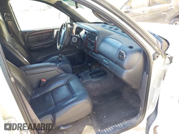 ✅ 2000 Dodge Durango • VIN: 1B4HS28N8YF266719 • Lot: 43621339. Wystawiony na IAAI z przebiegiem 289 719 mil. Bezpłatny archiwum sprzedaży aukcyjnych z USA i szczegółowy raport historii pojazdu na DreamBid. Zdjęcie 5.