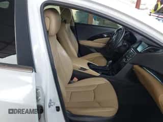 2016 Hyundai Azera z VIN KMHFG4JG6GA518624, wystawiony jako IAAI lot #41808086 z przebiegiem 103 177 mil mil oraz . Historia ofert i sprzedaży dostępna na DreamBid. Obrazek 5.