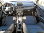 ✅ 2020 Toyota Yaris LE • VIN: 3MYDLBJV7LY708191 • Lot: 74007954. Wystawiony na Copart z przebiegiem 211 199 mil. Bezpłatny archiwum sprzedaży aukcyjnych z USA i szczegółowy raport historii pojazdu na DreamBid. Zdjęcie 8.