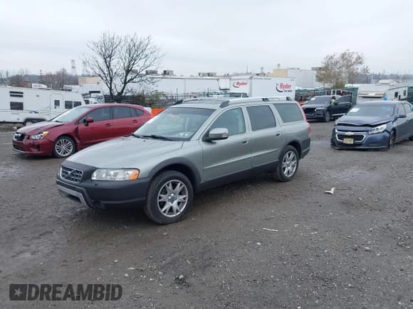 ✅ 2007 Volvo XC70 • VIN: YV4SZ592371283477 • Lot: 43742117. Listed on IAAI with 121,071 mi. Free auction sales archive from the USA and detailed vehicle history report at DreamBid. Image 2.