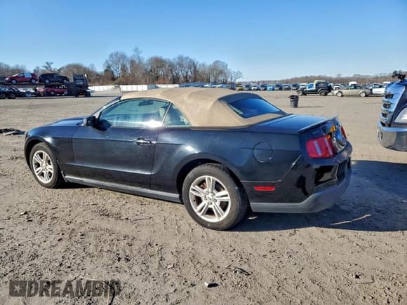 ✅ 2010 Ford Mustang V6 • VIN: 1ZVBP8EN5A5177846 • Лот: 95734955. Опубликован ранее на Copart с пробегом 129 755 миль. Бесплатный доступ к архиву аукционных продаж из США и подробный отчёт об истории автомобиля на DreamBid. Изображение 2.