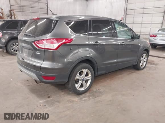 ✅ 2016 Ford Escape SE • VIN: 1FMCU9GX8GUA11402 • Lot: 43423382. Wystawiony na IAAI z przebiegiem 138 427 mil. Bezpłatny archiwum sprzedaży aukcyjnych z USA i szczegółowy raport historii pojazdu na DreamBid. Zdjęcie 4.