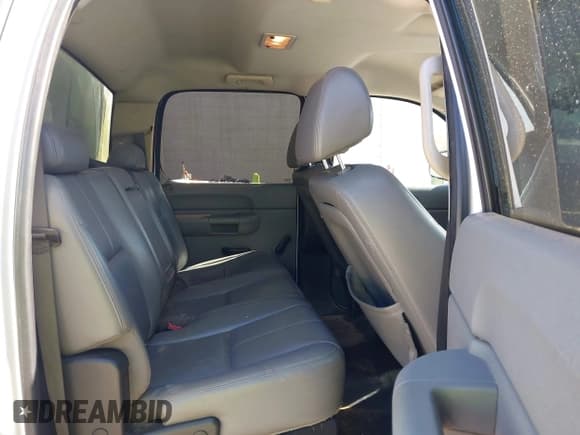 ✅ 2008 Chevrolet Silverado 2500HD LTZ • VIN: 1GCHK23658F173160 • Lot: 43628235. Wystawiony na IAAI z przebiegiem 772 758 mil. Bezpłatny archiwum sprzedaży aukcyjnych z USA i szczegółowy raport historii pojazdu na DreamBid. Zdjęcie 8.