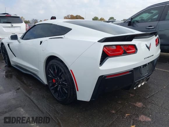 ✅ 2016 Chevrolet Corvette 2LT • VIN: 1G1YD2D71G5106375 • Lot: 43633982. Wystawiony na IAAI z przebiegiem 54 383 mil. Bezpłatny archiwum sprzedaży aukcyjnych z USA i szczegółowy raport historii pojazdu na DreamBid. Zdjęcie 3.