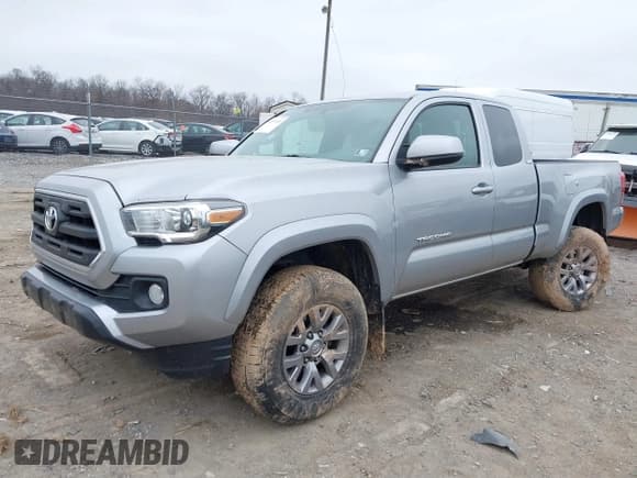 ✅ 2017 Toyota Tacoma SR5 • VIN: 5TFSZ5AN1HX072026 • Lot: 41793314. Wystawiony na IAAI z przebiegiem 76 975 mil. Bezpłatny archiwum sprzedaży aukcyjnych z USA i szczegółowy raport historii pojazdu na DreamBid. Zdjęcie 2.