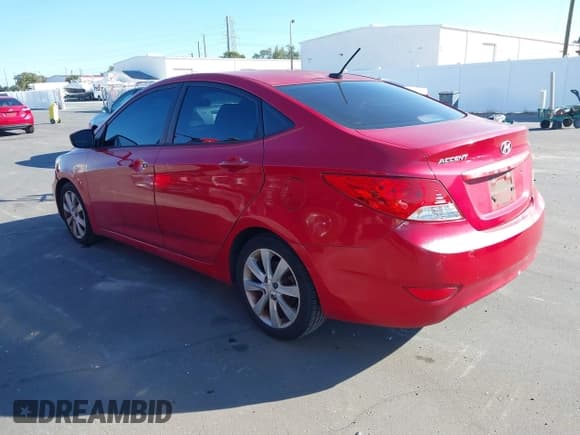 ✅ 2013 Hyundai Accent GLS • VIN: KMHCU4AE2DU380875 • Лот: 43590380. Опубликован ранее на IAAI с пробегом 142 985 миль. Бесплатный доступ к архиву аукционных продаж из США и подробный отчёт об истории автомобиля на DreamBid. Изображение 3.