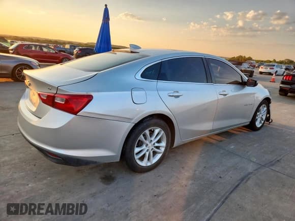 ✅ 2018 Chevrolet Malibu LT • VIN: 1G1ZD5ST0JF143540 • Лот: 71608275. Опубликован ранее на Copart с пробегом 142 257 миль. Бесплатный доступ к архиву аукционных продаж из США и подробный отчёт об истории автомобиля на DreamBid. Изображение 3.