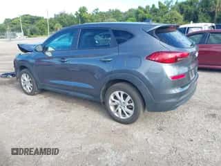 ✅ 2019 Hyundai Tucson SE • VIN: KM8J23A41KU896513 • Lot: 43270853. Wystawiony na IAAI z przebiegiem 86 170 mil mil. Skorzystaj z bezpłatnego archiwum sprzedaży aukcyjnych z USA i zobacz szczegółowy raport historii pojazdu na DreamBid. Zdjęcie 3.
