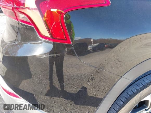 ✅ 2022 Hyundai Santa Fe SEL • VIN: 5NMS34AJ0NH400484 • Lot: 43658792. Listed on IAAI with 120,931 mi. Free auction sales archive from the USA and detailed vehicle history report at DreamBid. Image 17.