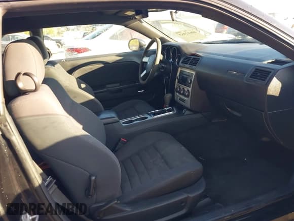 ✅ 2010 Dodge Challenger SE • VIN: 2B3CJ4DV1AH240972 • Lot: 40612957. Wystawiony na IAAI z przebiegiem 162 452 mil. Bezpłatny archiwum sprzedaży aukcyjnych z USA i szczegółowy raport historii pojazdu na DreamBid. Zdjęcie 5.