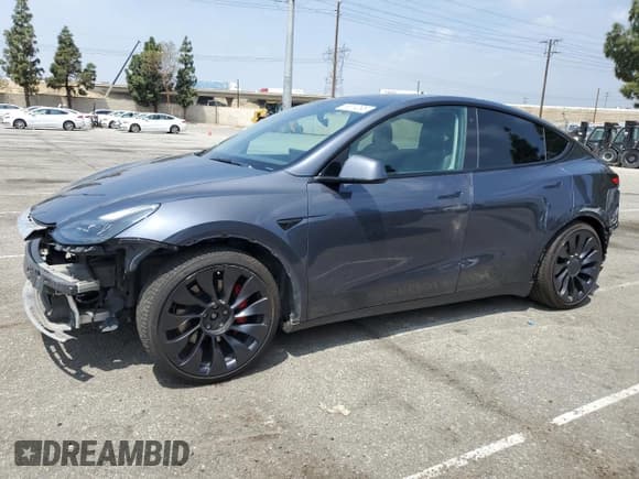 ✅ 2022 Tesla Model Y Performance • VIN: 7SAYGDEF0NF511223 • Lot: 55314095. Wystawiony na Copart z przebiegiem 65 242 mil. Bezpłatny archiwum sprzedaży aukcyjnych z USA i szczegółowy raport historii pojazdu na DreamBid. Zdjęcie 1.