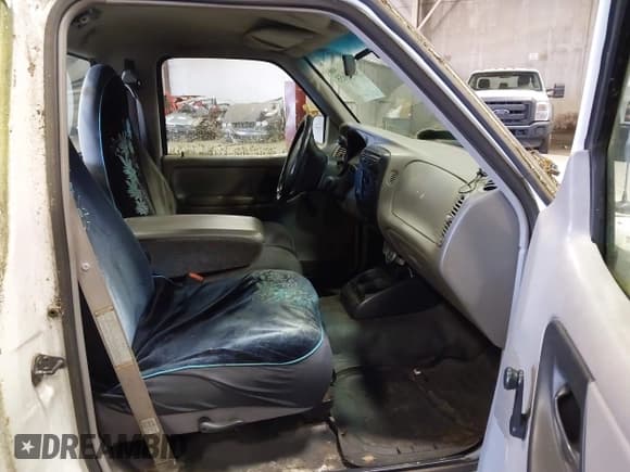 ✅ 1999 Ford Ranger XL • VIN: 1FTYR10C2XPB58611 • Lot: 42475655. Listed on IAAI with 117,372 mi. Free auction sales archive from the USA and detailed vehicle history report at DreamBid. Image 5.