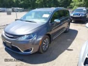 ✅ 2020 Chrysler Pacifica Hybrid Limited • VIN: 2C4RC1N71LR233891 • Lot: 43057681. Wystawiony na IAAI z przebiegiem 60 304 mil. Bezpłatny archiwum sprzedaży aukcyjnych z USA i szczegółowy raport historii pojazdu na DreamBid. Zdjęcie 2.