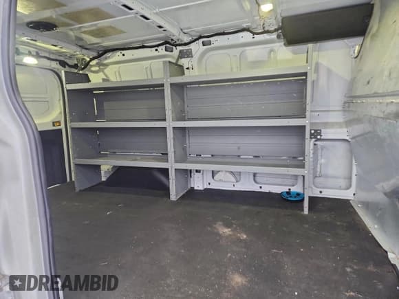 ✅ 2017 Ford Transit • VIN: 1FTYE1ZM7HKA85693 • Lot: 96519705. Wystawiony na Copart z przebiegiem 117 395 mil. Bezpłatny archiwum sprzedaży aukcyjnych z USA i szczegółowy raport historii pojazdu na DreamBid. Zdjęcie 10.