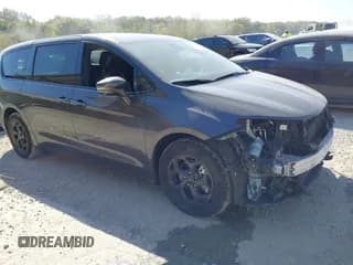 ✅ 2022 Chrysler Pacifica Hybrid Touring L • VIN: 2C4RC1L77NR212470 • Lot: 43245111. Listed on IAAI with 67,490 mi. Free auction sales archive from the USA and detailed vehicle history report at DreamBid. Image 1.