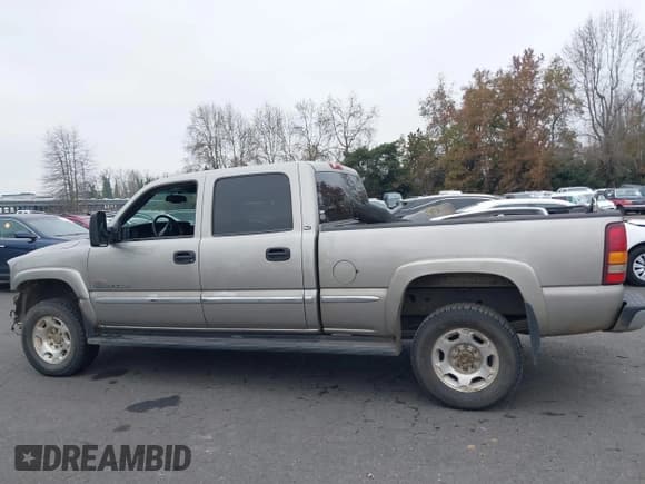 ✅ 2002 GMC Sierra 2500HD SLE • VIN: 1GTHK23122F187173 • Lot: 41446261. Wystawiony na IAAI z przebiegiem Nie podano. Bezpłatny archiwum sprzedaży aukcyjnych z USA i szczegółowy raport historii pojazdu na DreamBid. Zdjęcie 15.