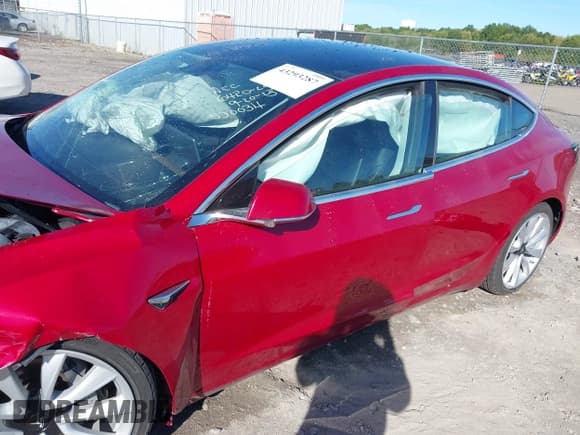 ✅ 2019 Tesla Model 3 Long Range • VIN: 5YJ3E1EB9KF530034 • Lot: 43293287. Wystawiony na IAAI z przebiegiem 60 505 mil. Bezpłatny archiwum sprzedaży aukcyjnych z USA i szczegółowy raport historii pojazdu na DreamBid. Zdjęcie 18.