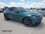✅ 2023 Aston Martin DBX 707 • VIN: SD7VUJBW8PTV06749 • Lot: 53783065. Wystawiony na Copart z przebiegiem 8 060 mil. Bezpłatny archiwum sprzedaży aukcyjnych z USA i szczegółowy raport historii pojazdu na DreamBid. Zdjęcie 4.