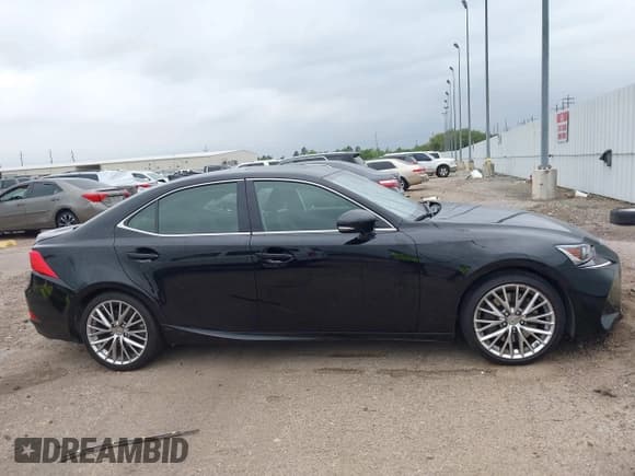 ✅ 2017 Lexus IS 200t • VIN: JTHBA1D25H5041230 • Lot: 42192018. Wystawiony na IAAI z przebiegiem 92 688 mil. Bezpłatny archiwum sprzedaży aukcyjnych z USA i szczegółowy raport historii pojazdu na DreamBid. Zdjęcie 13.