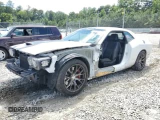 ✅ 2015 Dodge Challenger SRT 392 • VIN: 2C3CDZDJ2FH906619 • Lot: 67061925. Wystawiony na Copart z przebiegiem 93 112 mil. Bezpłatny archiwum sprzedaży aukcyjnych z USA i szczegółowy raport historii pojazdu na DreamBid. Zdjęcie 1.