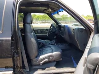 ✅ 1997 Chevrolet Blazer LS • VIN: 1GNDT13W0V2182560 • Lot: 42463604. Wystawiony na IAAI z przebiegiem 106 543 mil. Bezpłatny archiwum sprzedaży aukcyjnych z USA i szczegółowy raport historii pojazdu na DreamBid. Zdjęcie 5.