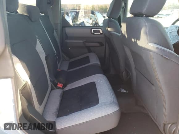 ✅ 2023 Ford Bronco • VIN: 1FMEE5DP0PLB15763 • Lot: 45592725. Wystawiony na Copart z przebiegiem 26 672 mil. Bezpłatny archiwum sprzedaży aukcyjnych z USA i szczegółowy raport historii pojazdu na DreamBid. Zdjęcie 10.