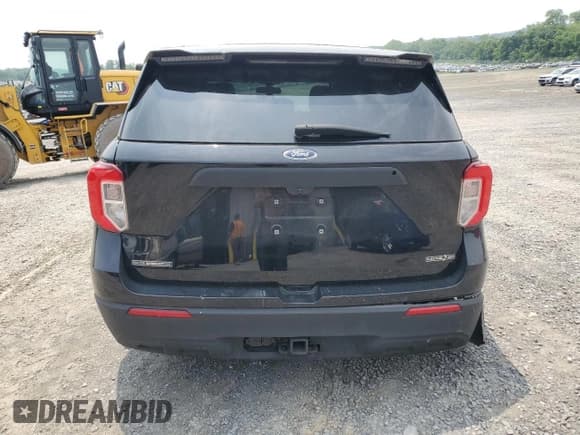 ✅ 2022 Ford Police Interceptor Utility • VIN: 1FM5K8AB8NGB75976 • Lot: 59348535. Wystawiony na Copart z przebiegiem 61 150 mil. Bezpłatny archiwum sprzedaży aukcyjnych z USA i szczegółowy raport historii pojazdu na DreamBid. Zdjęcie 6.