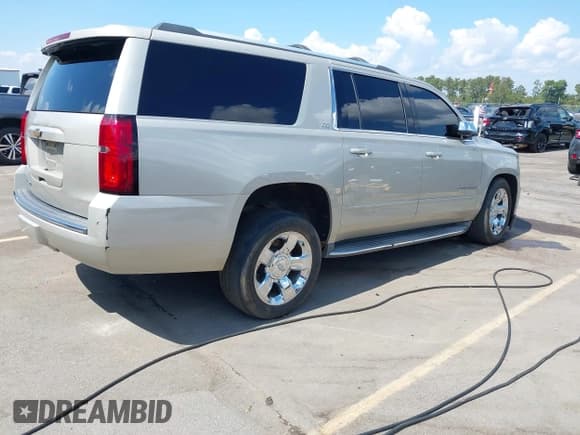 ✅ 2015 Chevrolet Suburban LTZ • VIN: 1GNSKKKC2FR509864 • Lot: 43233537. Wystawiony na IAAI z przebiegiem 241 210 mil. Bezpłatny archiwum sprzedaży aukcyjnych z USA i szczegółowy raport historii pojazdu na DreamBid. Zdjęcie 4.