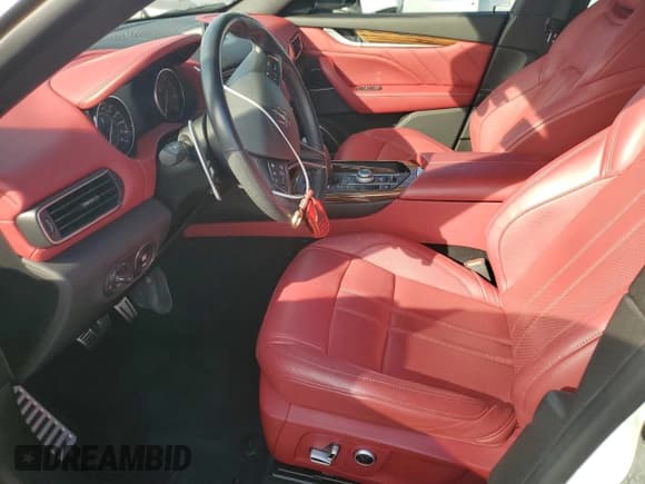 ✅ 2021 Maserati Levante GranSport • VIN: ZN661XUS8MX379725 • Lot: 82186843. Wystawiony na Copart z przebiegiem Nie podano. Bezpłatny archiwum sprzedaży aukcyjnych z USA i szczegółowy raport historii pojazdu na DreamBid. Zdjęcie 7.