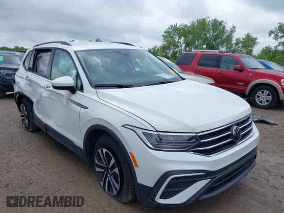 ✅ 2024 Volkswagen Tiguan S • VIN: 3VVFB7AX0RM183016 • Lot: 42292192. Listed on IAAI with 3,581 mi. Free auction sales archive from the USA and detailed vehicle history report at DreamBid. Image 1.