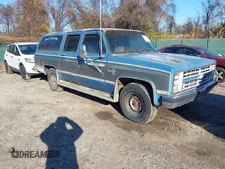 ✅ 1988 Chevrolet Suburban • VIN: 1GNGR26NXJF113866 • Lot: 43812716. Listed on IAAI with 87,996 mi. Free auction sales archive from the USA and detailed vehicle history report at DreamBid. Image 1.