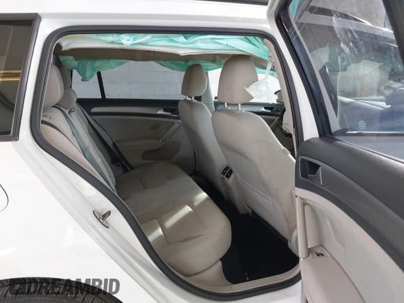 ✅ 2016 Volkswagen Golf TSI S • VIN: 3VWC17AU2GM515753 • Lot: 43357098. Wystawiony na IAAI z przebiegiem 129 787 mil. Bezpłatny archiwum sprzedaży aukcyjnych z USA i szczegółowy raport historii pojazdu na DreamBid. Zdjęcie 8.