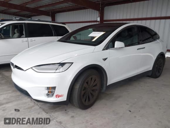 ✅ 2017 Tesla Model X 90D • VIN: 5YJXCBE20HF055203 • Lot: 43812401. Wystawiony na IAAI z przebiegiem 77 169 mil. Bezpłatny archiwum sprzedaży aukcyjnych z USA i szczegółowy raport historii pojazdu na DreamBid. Zdjęcie 6.