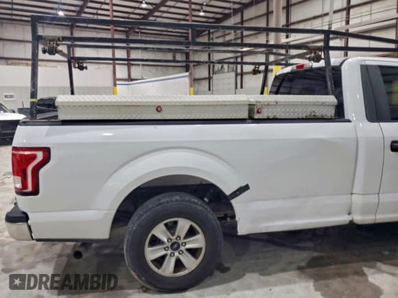 ✅ 2017 Ford F-150 XL • VIN: 1FTMF1CF7HKD23662 • Lot: 93522615. Wystawiony na Copart z przebiegiem 170 496 mil. Bezpłatny archiwum sprzedaży aukcyjnych z USA i szczegółowy raport historii pojazdu na DreamBid. Zdjęcie 10.