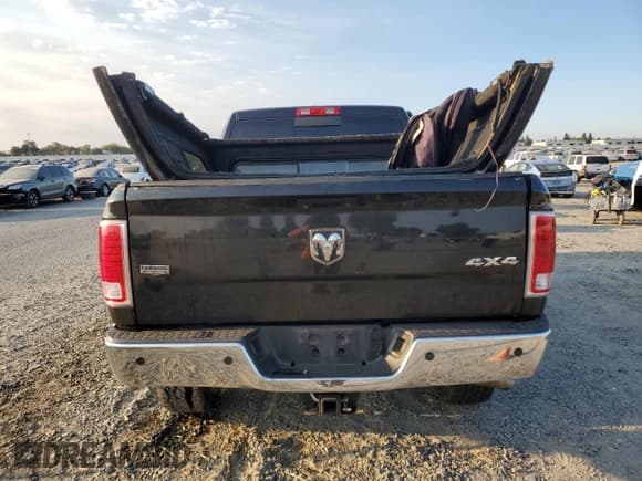 ✅ 2015 Ram 2500 Laramie • VIN: 3C6UR5FL1FG694733 • Lot: 69471665. Wystawiony na Copart z przebiegiem 149 911 mil. Bezpłatny archiwum sprzedaży aukcyjnych z USA i szczegółowy raport historii pojazdu na DreamBid. Zdjęcie 6.