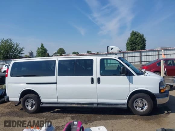 ✅ 2020 Chevrolet Express Passenger LT • VIN: 1GAZGPFG4L1127549 • Lot: 43125998. Listed on IAAI with 75,177 mi. Free auction sales archive from the USA and detailed vehicle history report at DreamBid. Image 13.